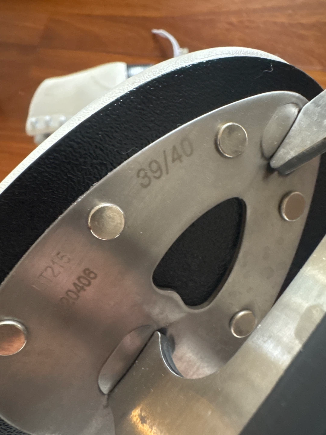 White Figure Skates - Size 39/40 - photo 3