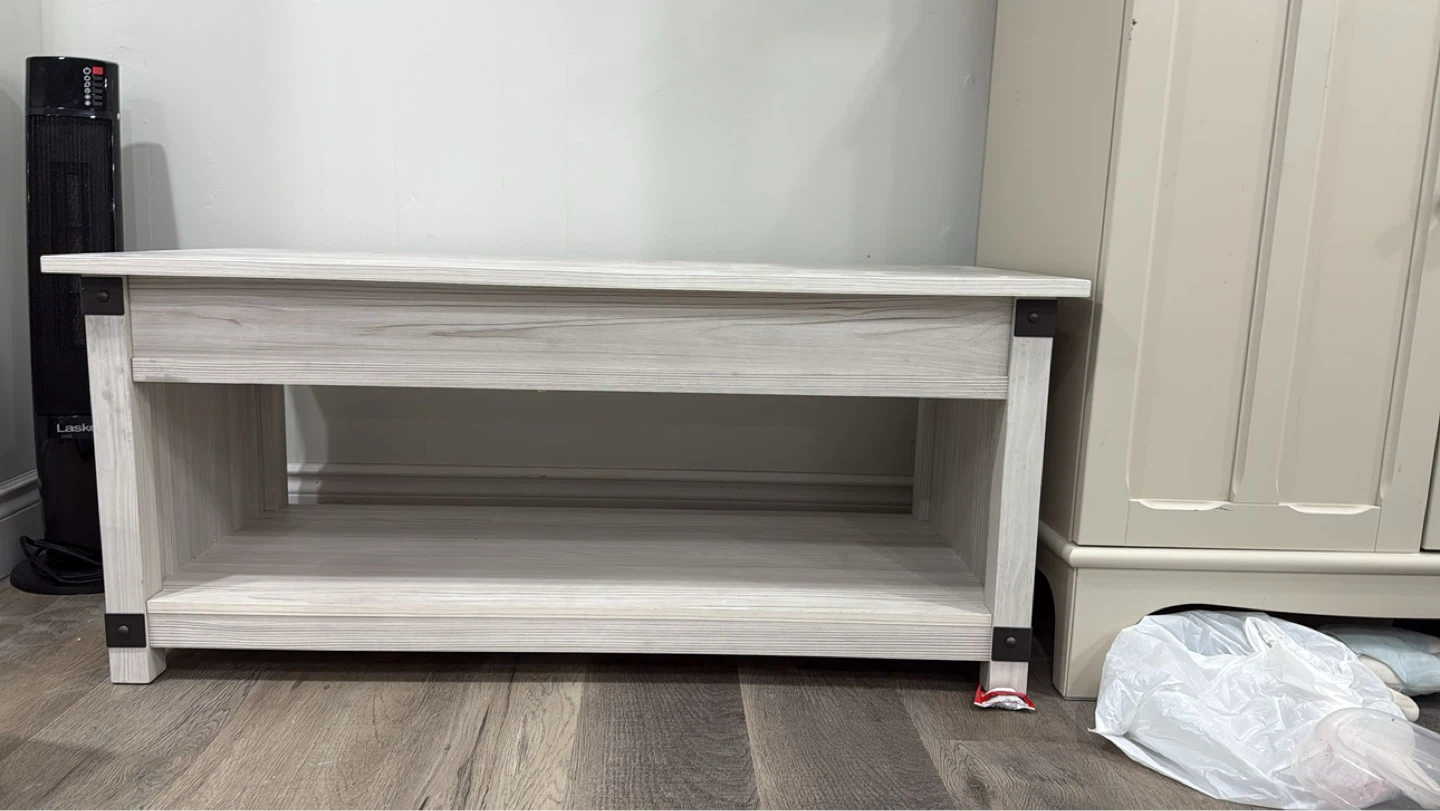 Bayflynn Rectangular Lift Top Coffee Table