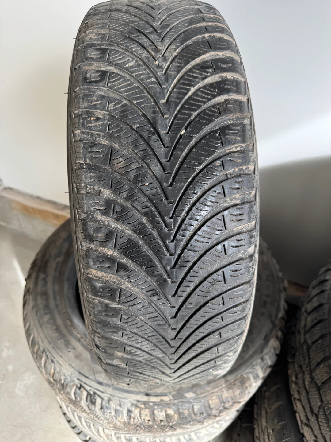 205/60 R16 all season tires - photo 2