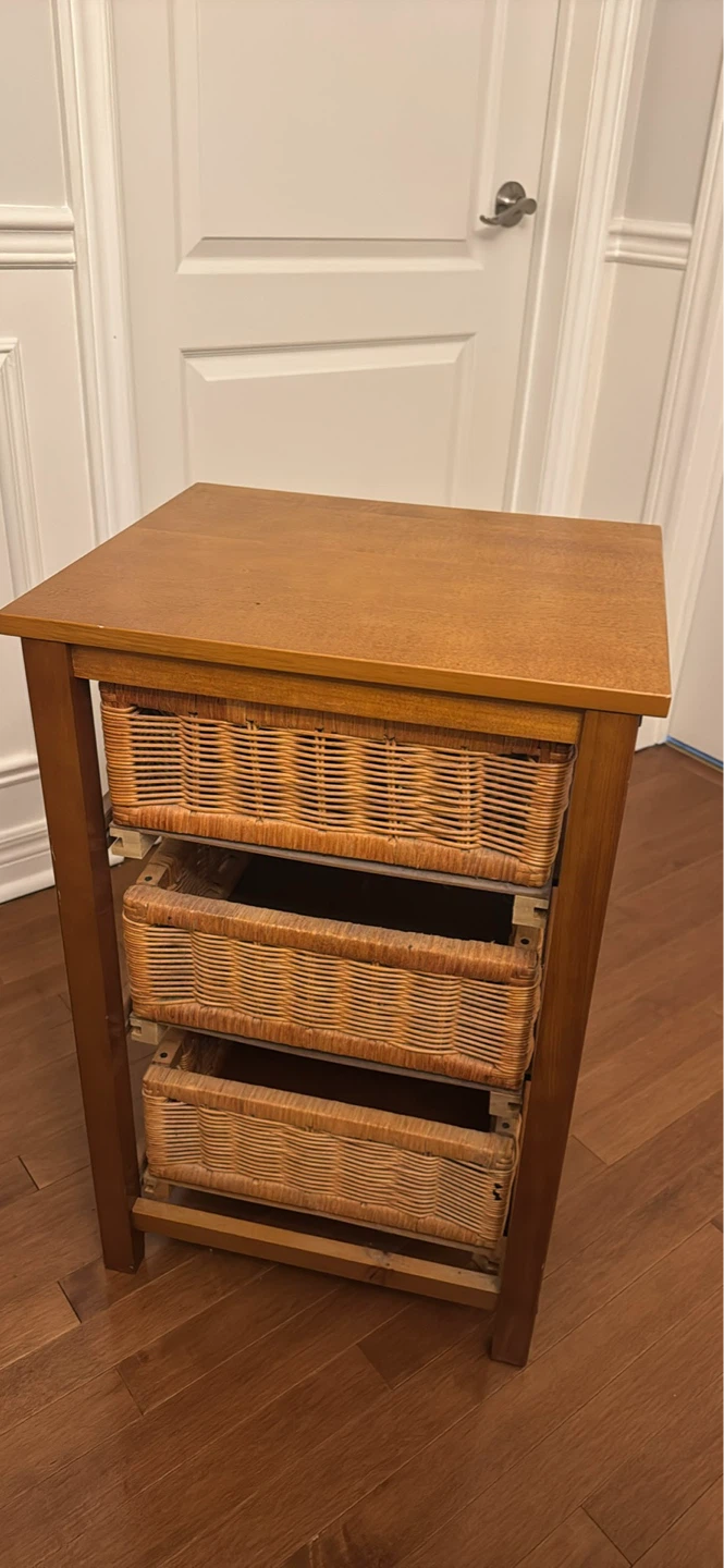 Pair of Wooden Side Tables with Wicker Baskets - photo 3