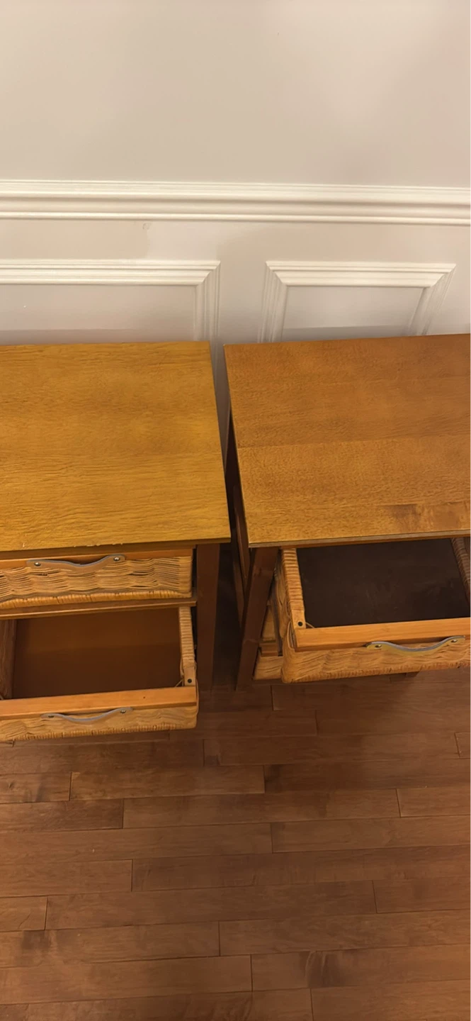 Pair of Wooden Side Tables with Wicker Baskets - photo 5