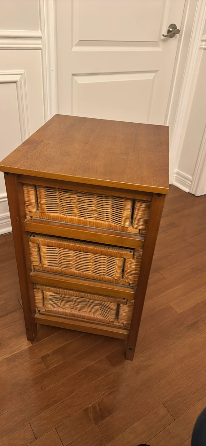 Pair of Wooden Side Tables with Wicker Baskets - photo 4