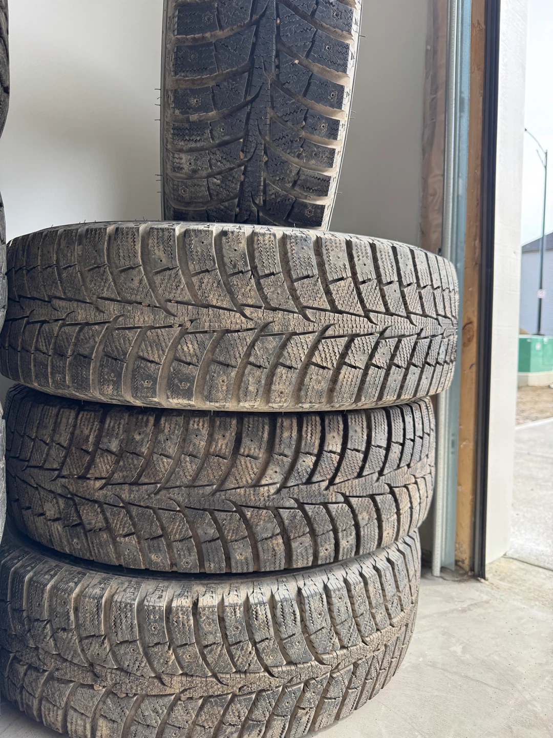 235/70r16 laufenn fit ice (dot 1525) like brand new - photo 3