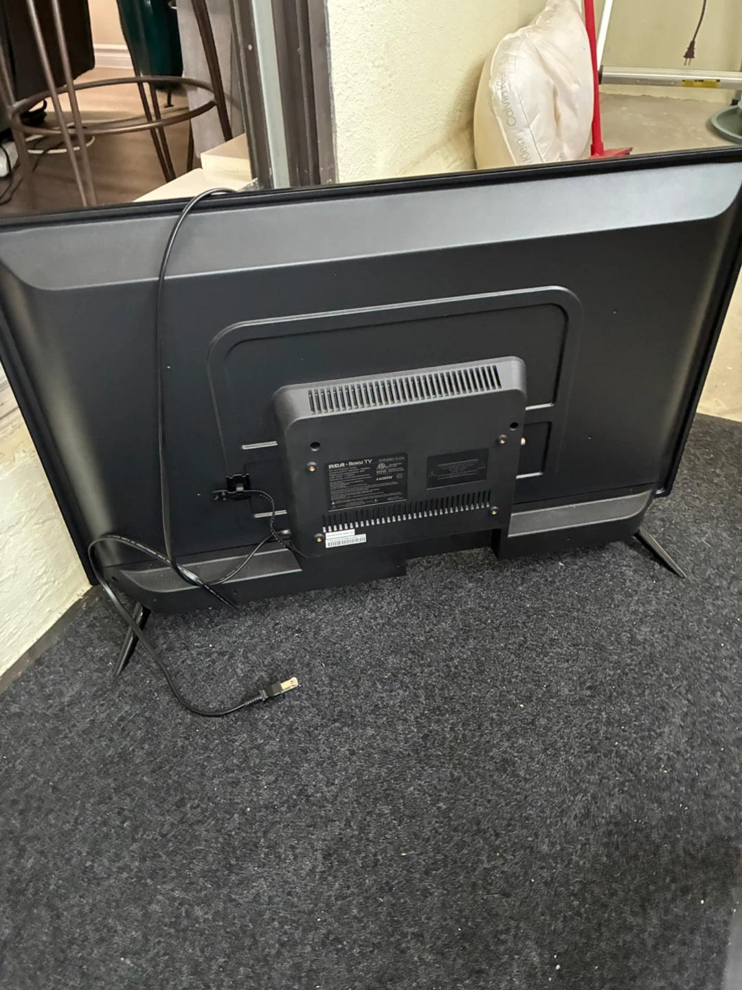 RCA 32" Smart TV - photo 2