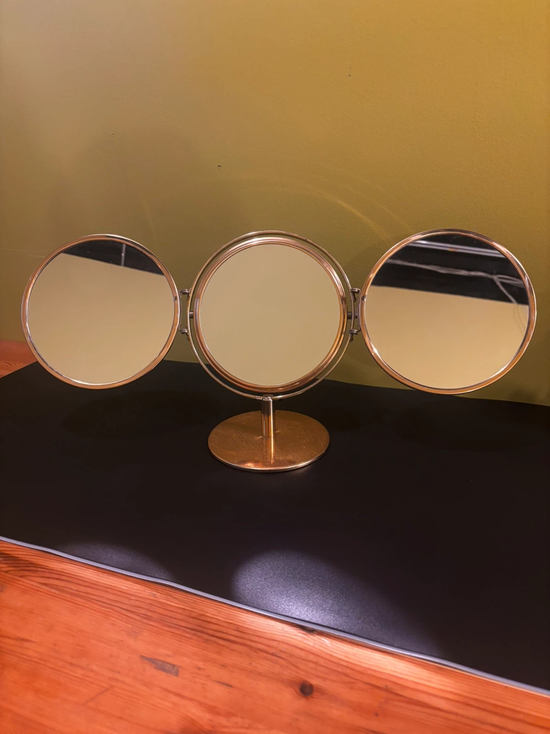 Vintage Tri-Fold Vanity Mirror - photo 3