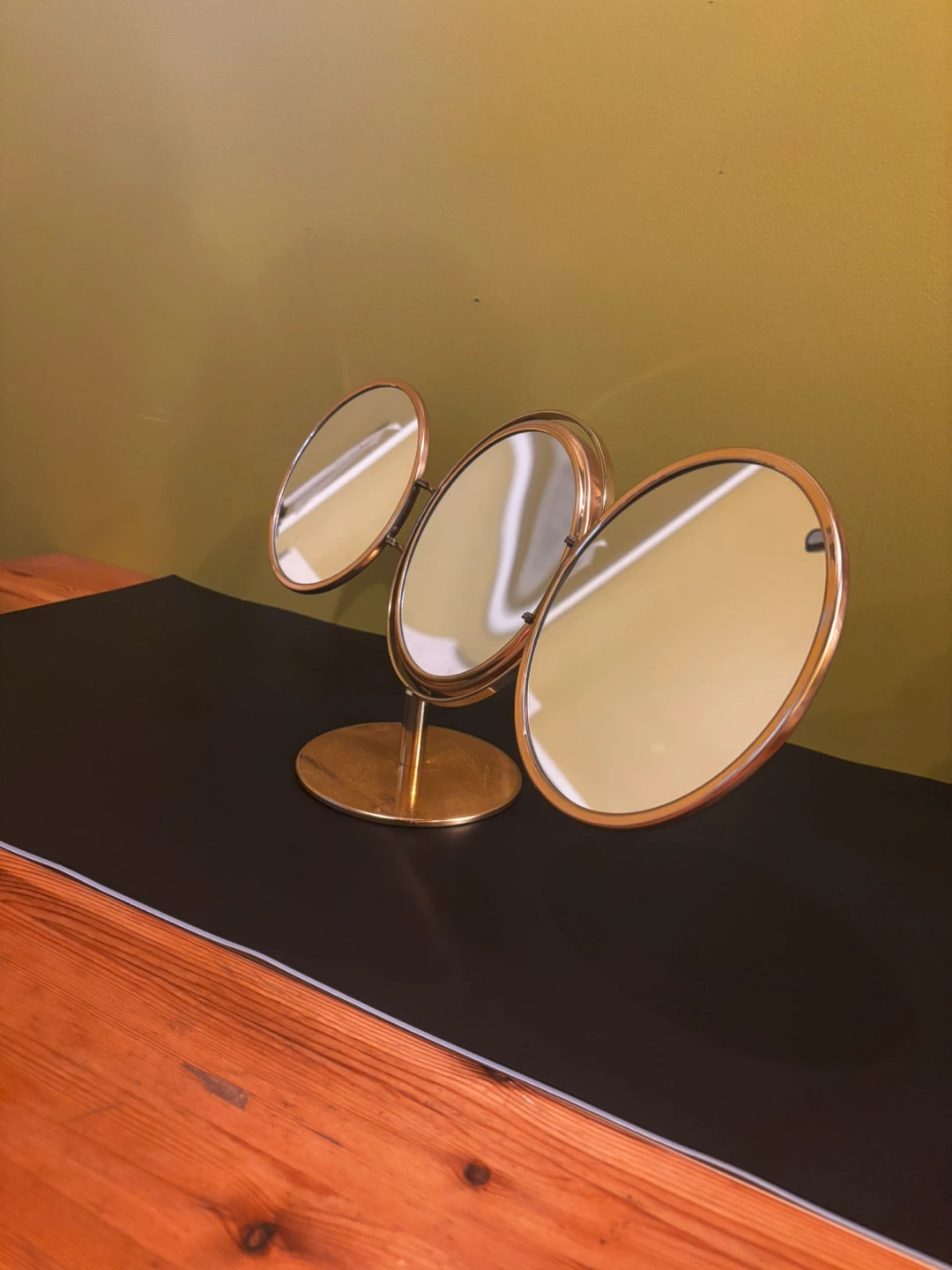 Vintage Tri-Fold Vanity Mirror - photo 4
