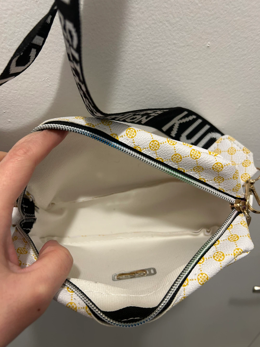 White and Gold Pattern Crossbody Bag - photo 3