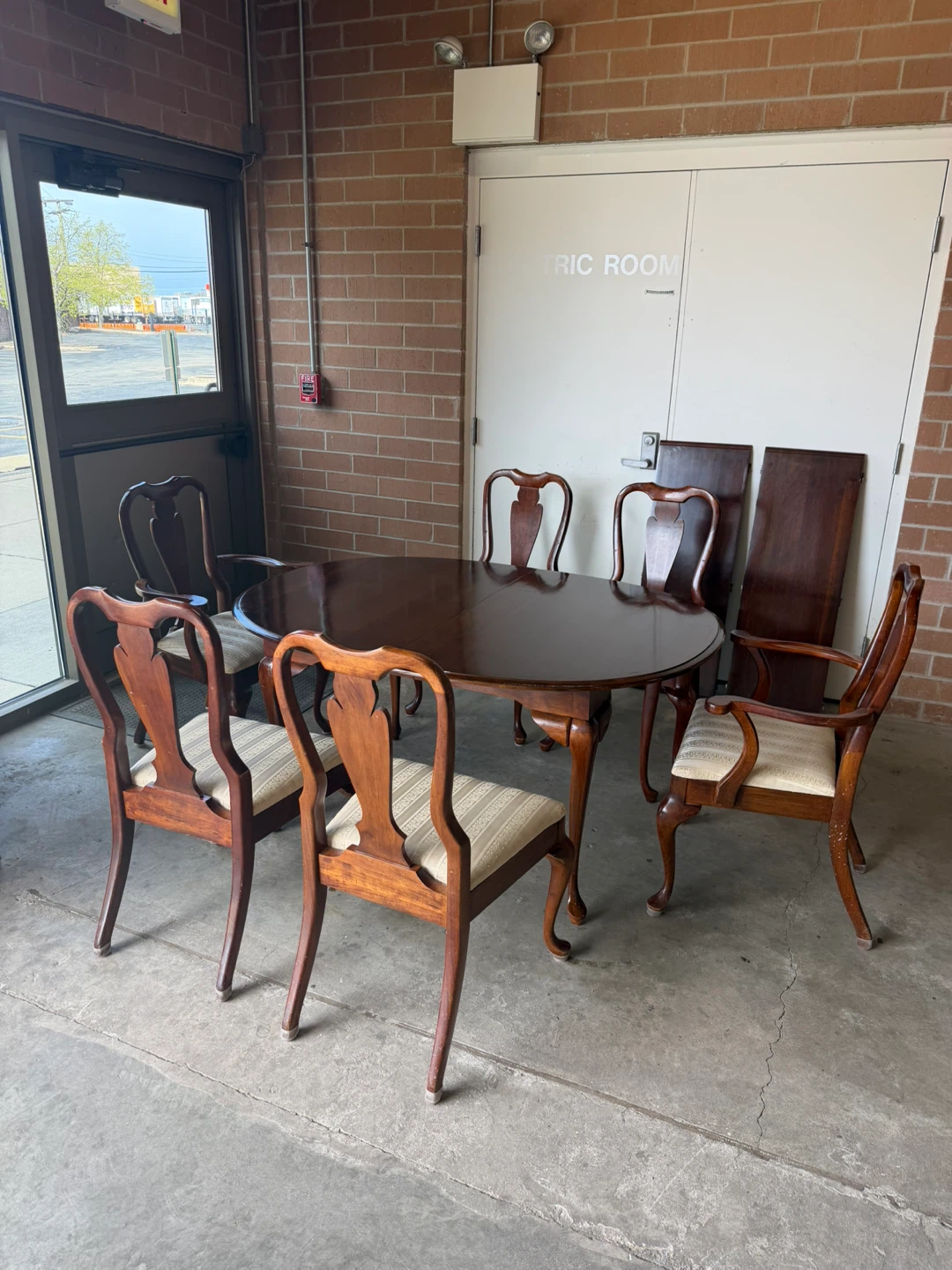 Oval Dining Table with 6 Chairs - photo 5