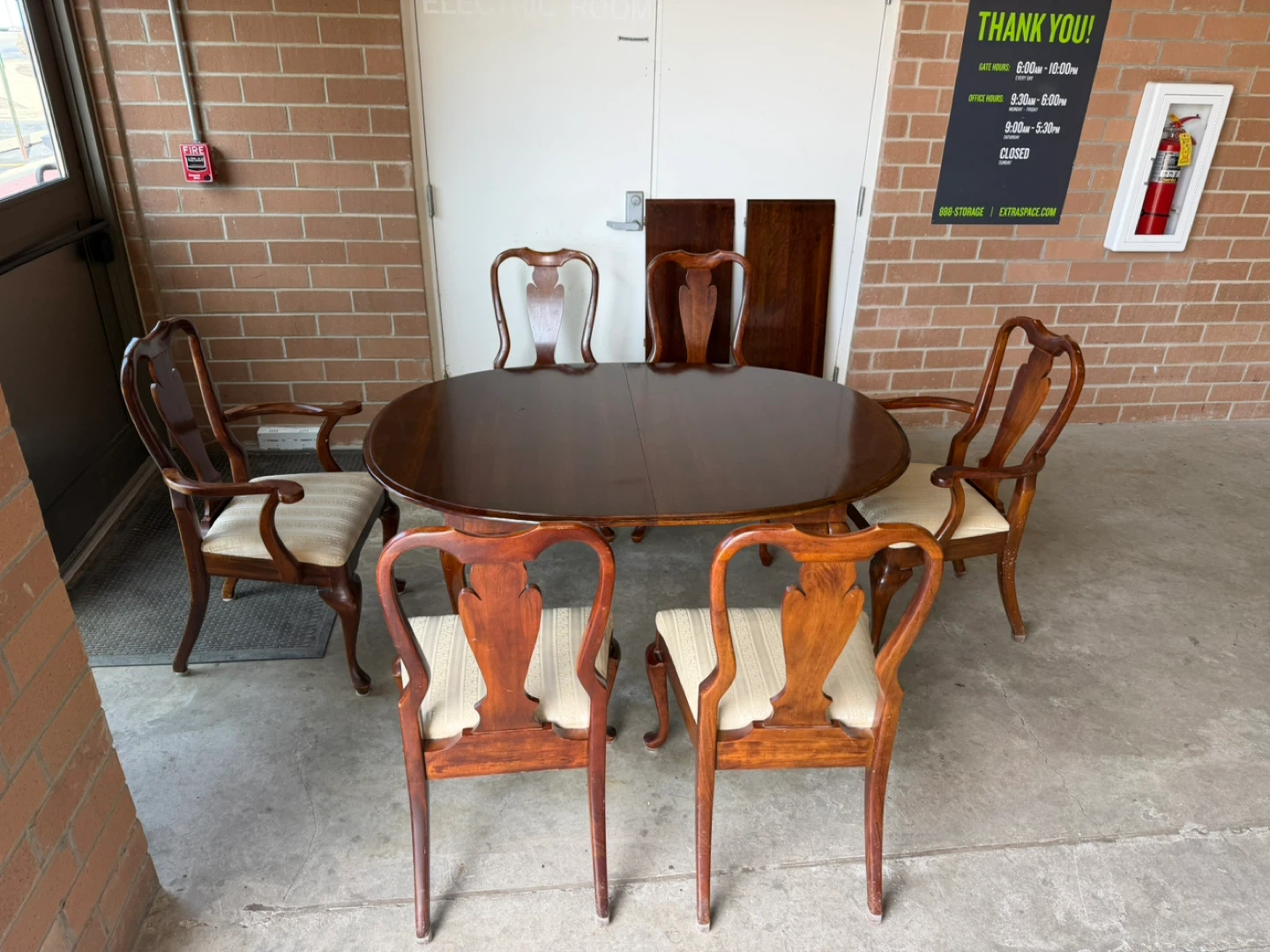 Oval Dining Table with 6 Chairs