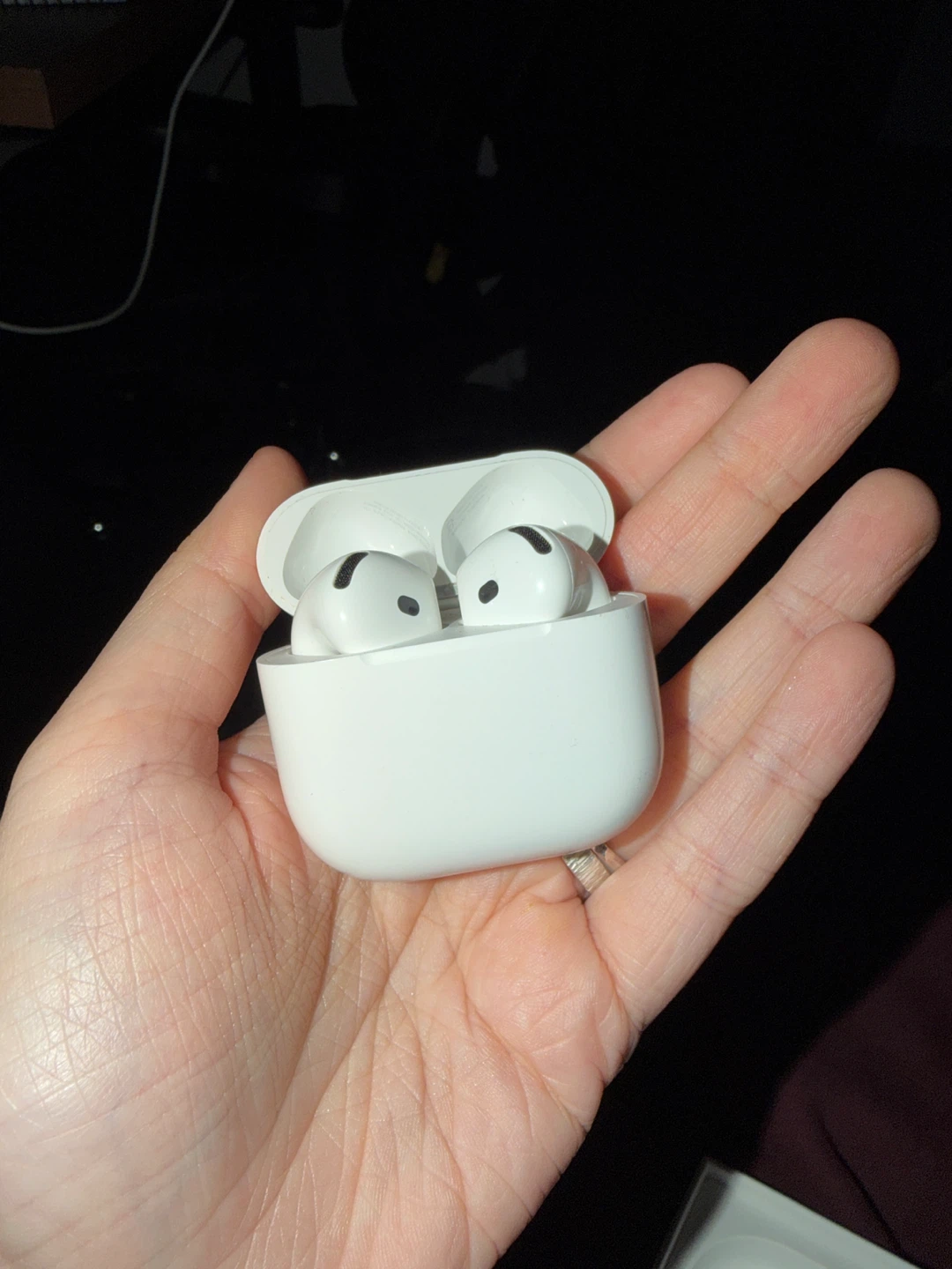 Apple AirPods 4 (Noise Cancellation) - photo 2