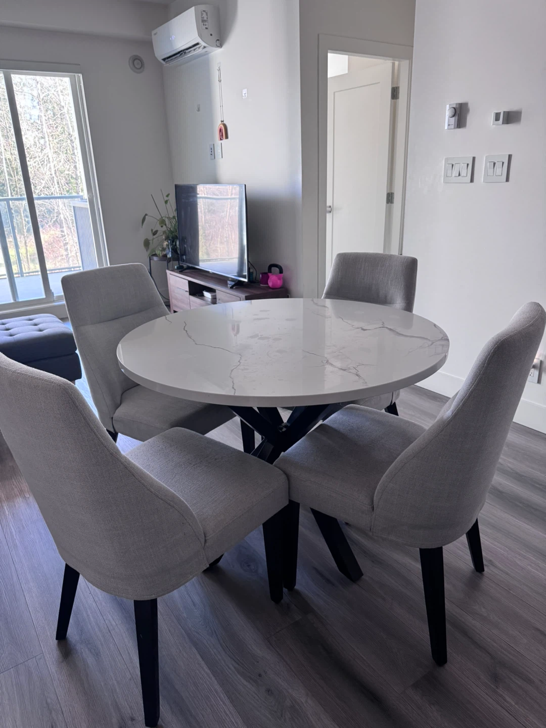 I need a new dinning table as this is very big for my new spacd - photo 2