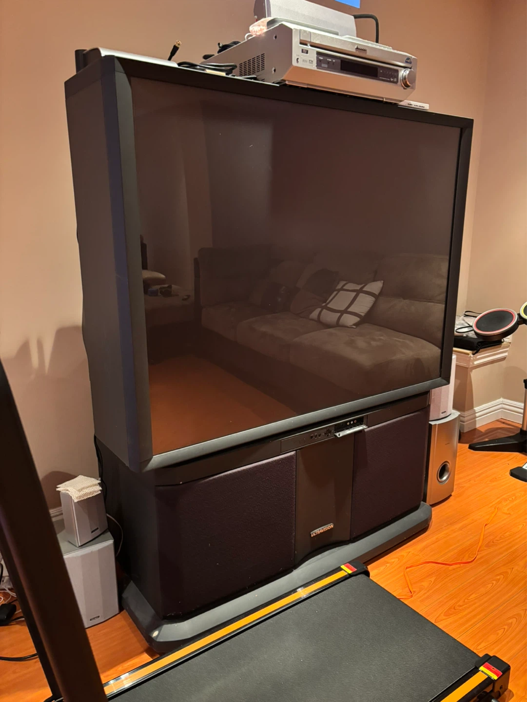 Hitachi Ultravision Rear Projection TV - 50 inches