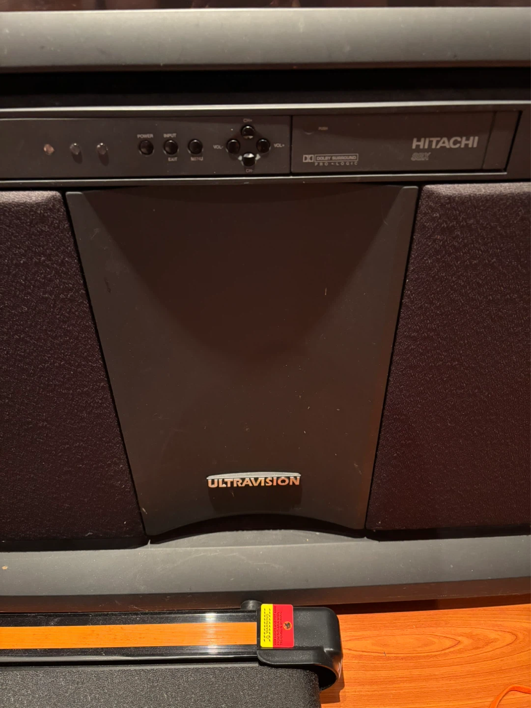 Hitachi Ultravision Rear Projection TV - 50 inches - photo 2