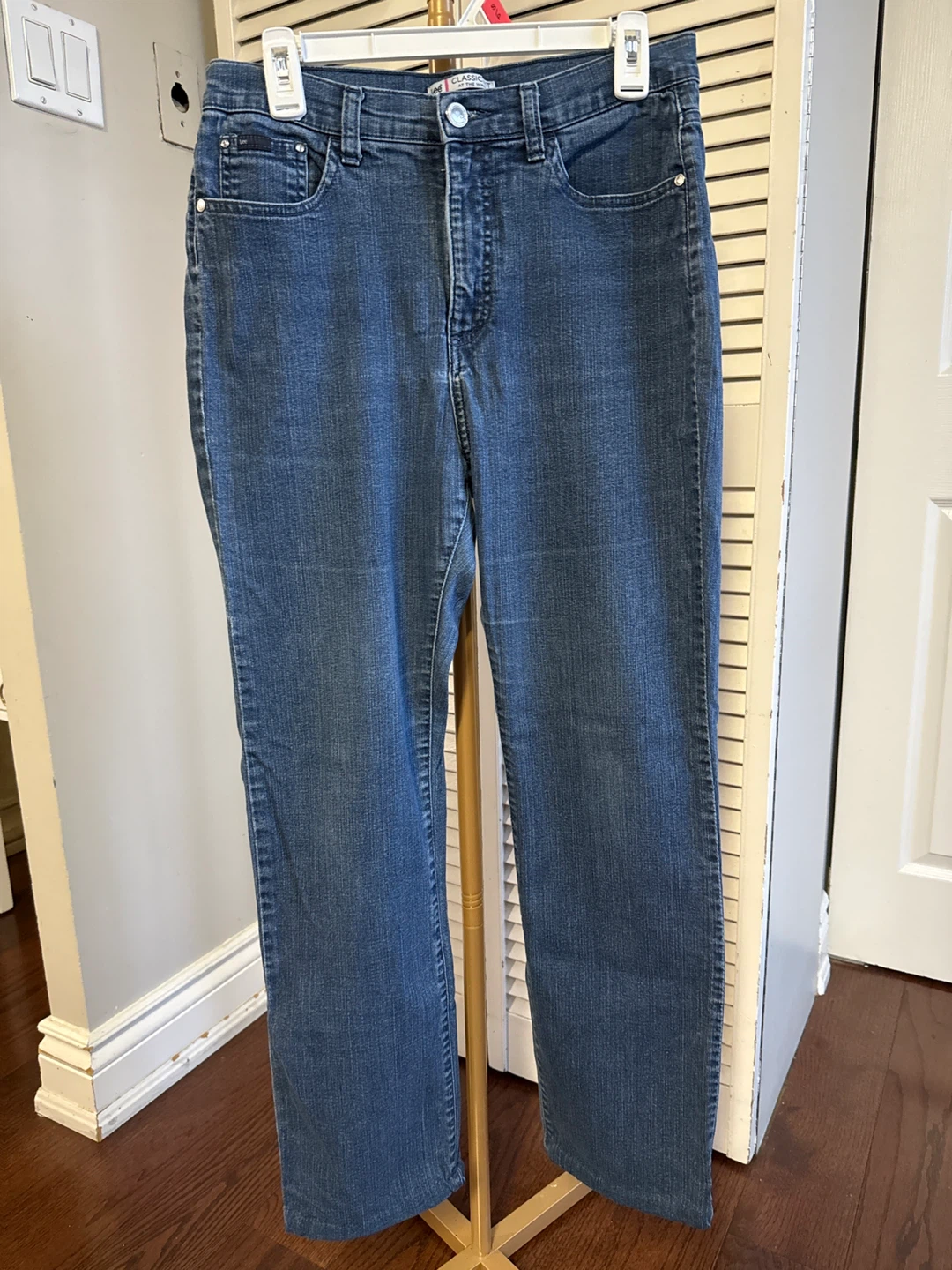 Lee Classic Fit Women's Blue Jeans with Embroidered Pockets