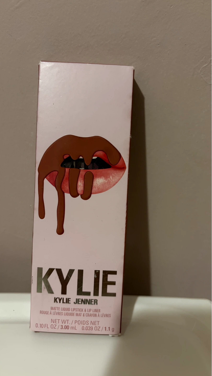 Kylie Jenner Matte Liquid Lipstick & Lip Liner Set