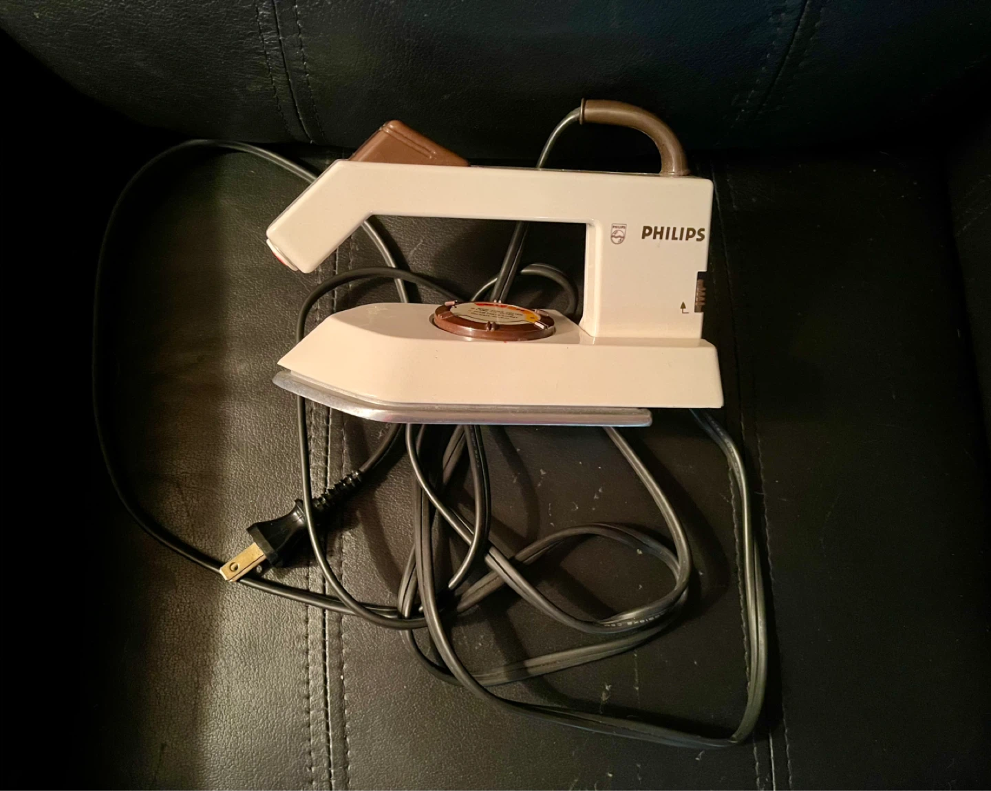 Philips Dual Voltage Folding Travel Iron - photo 2