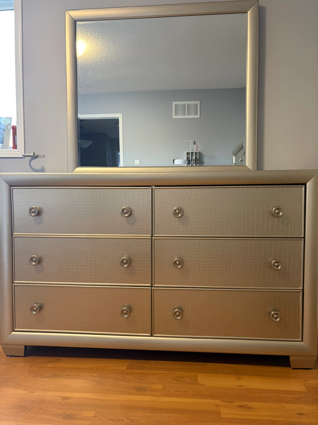 Gold 6-Drawer Dresser with Mirror