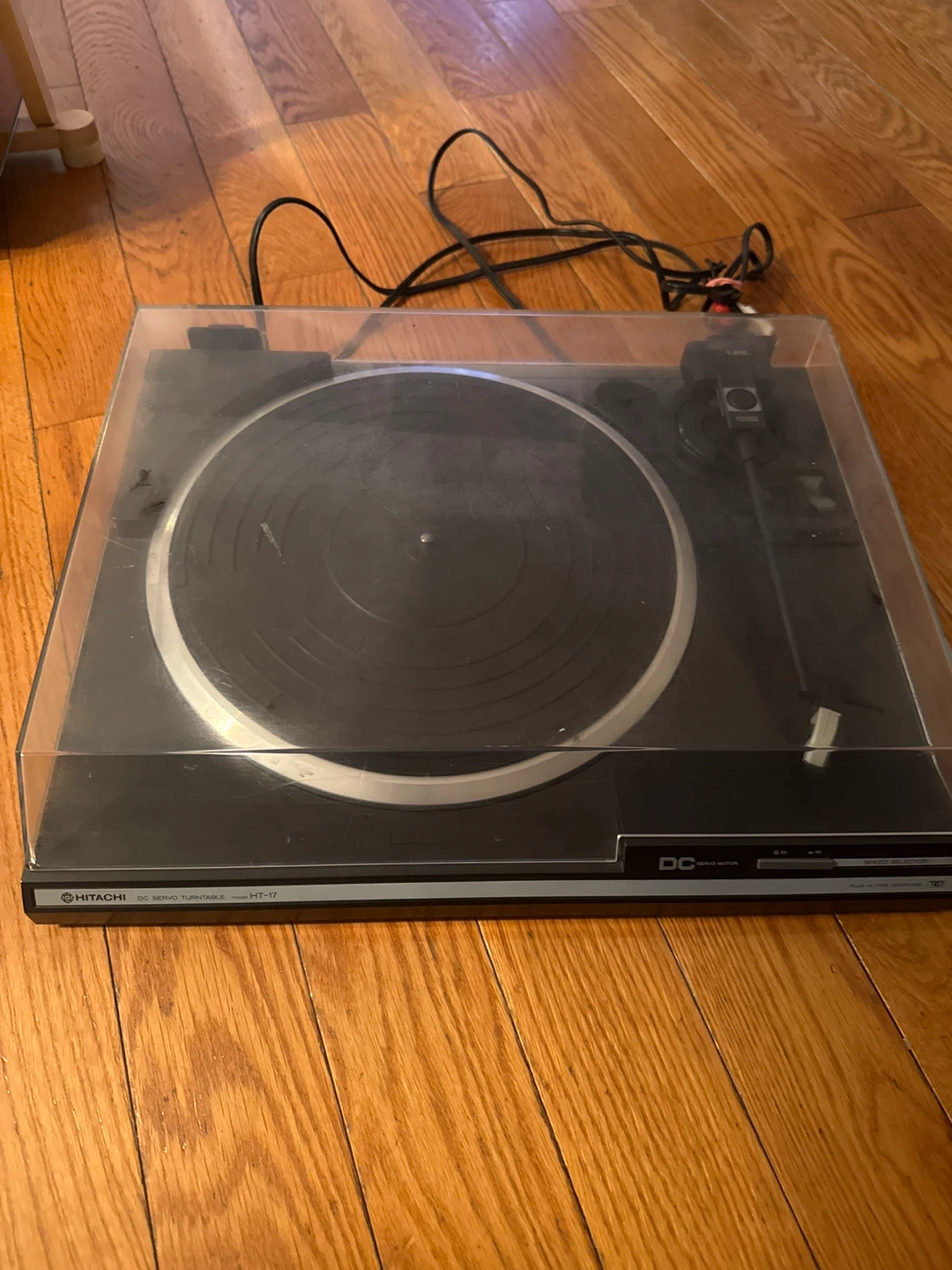 Hitachi HT-17 DC Servo Turntable