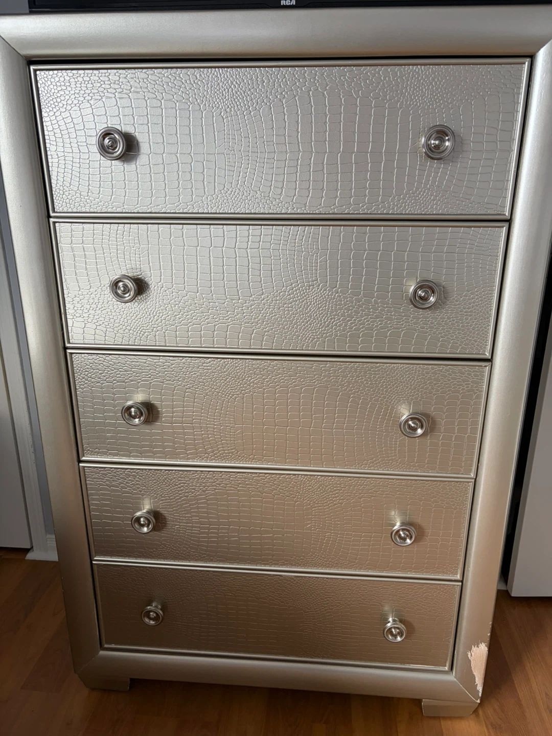 Gold 5-Drawer Dresser with Crocodile Texture