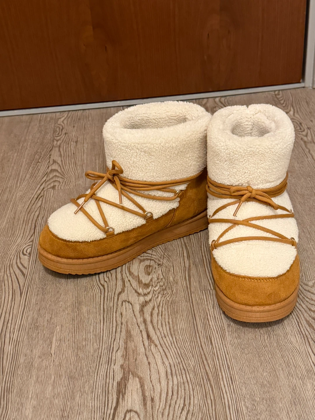 Women's Fuzzy Lined Ankle Boots - Tan/White