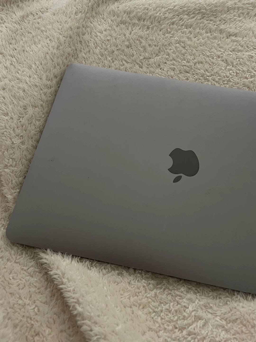 Apple MacBook Pro 13-inch 2017 - photo 2