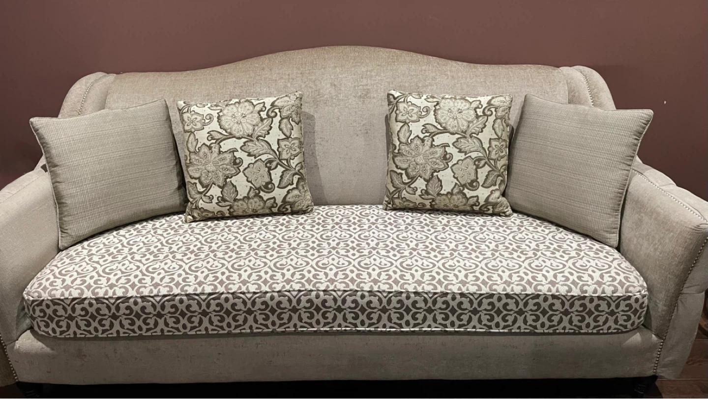 Custom made - solid wood sofa with decorative pillows - photo 2