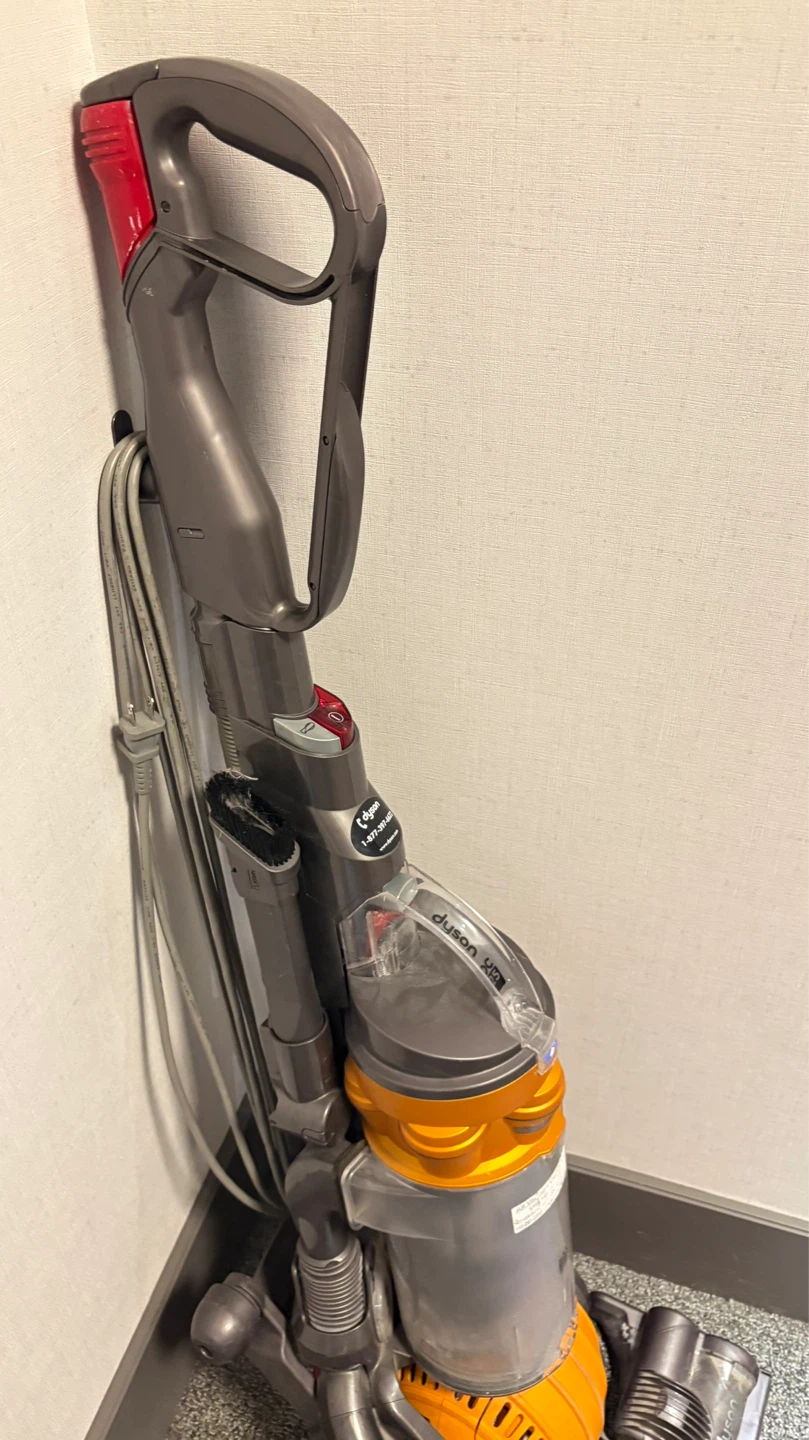 Dyson DC25 Vacuum Cleaner - photo 2