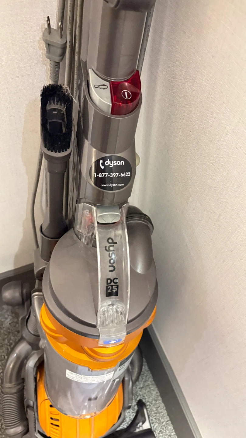 Dyson DC25 Vacuum Cleaner - photo 3
