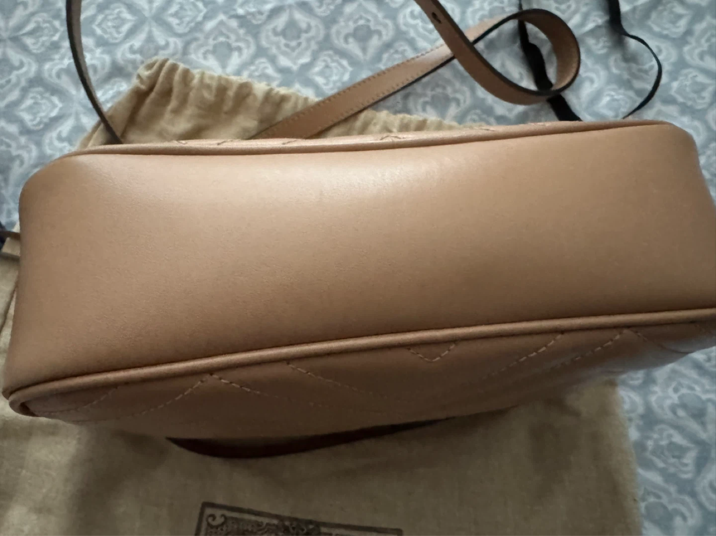 Gucci Marmont Matelassé Camera Bag - Beige Leather - photo 3