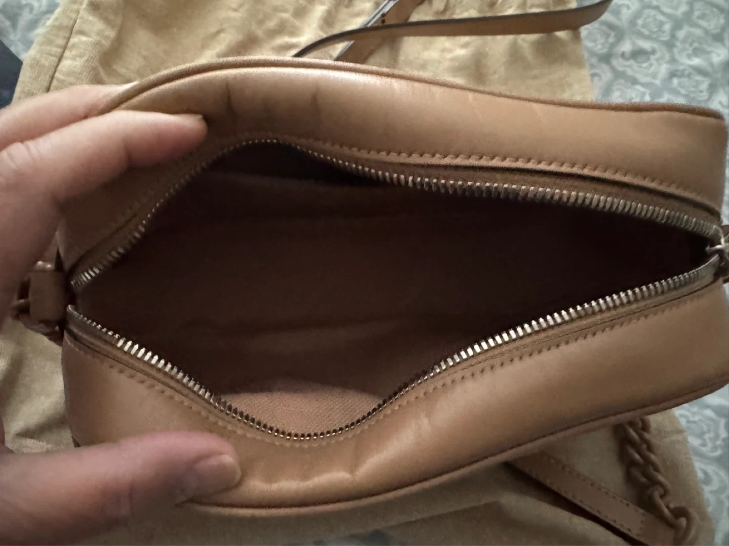 Gucci Marmont Matelassé Camera Bag - Beige Leather - photo 4