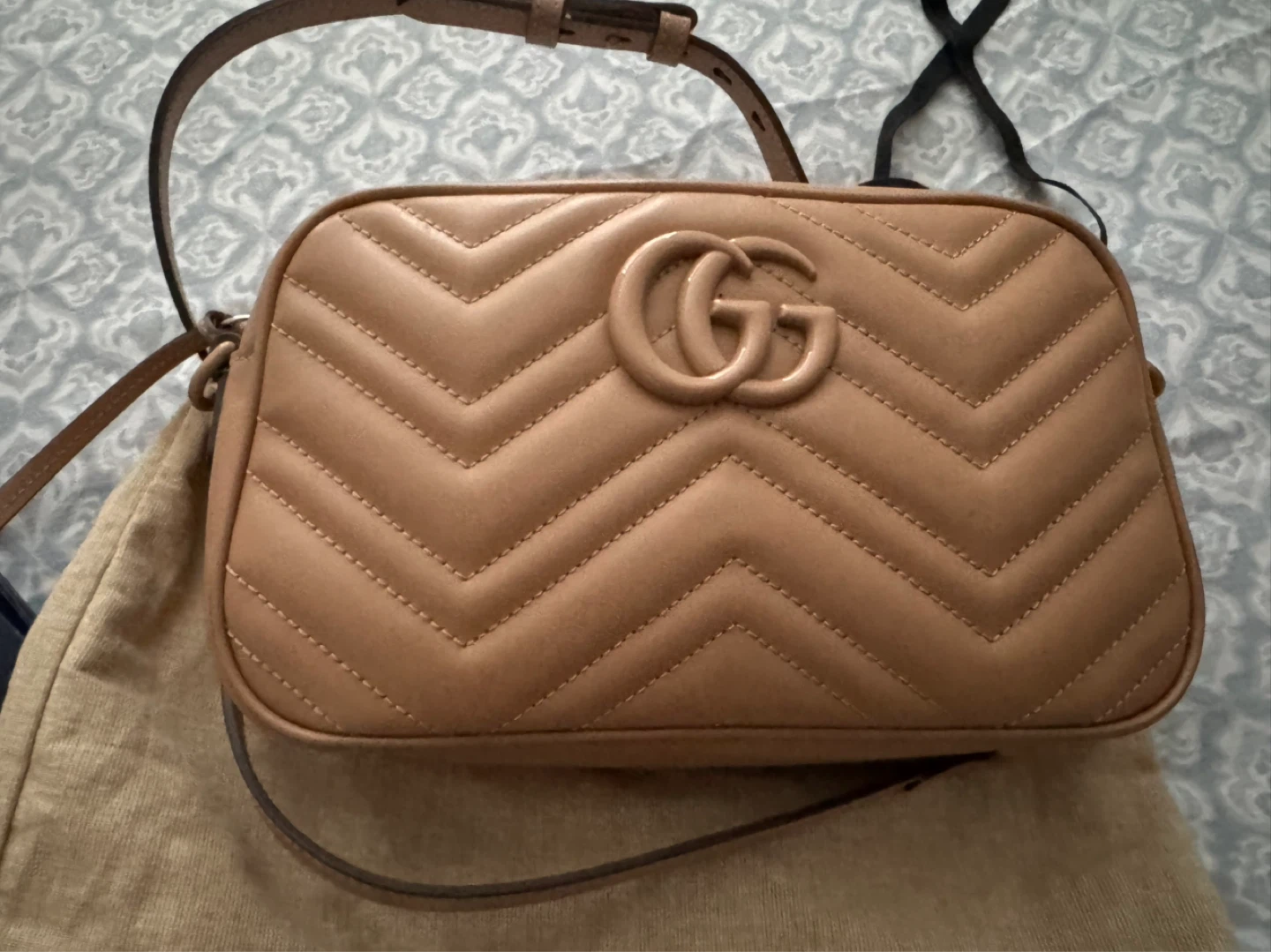 Gucci Marmont Matelassé Camera Bag - Beige Leather - photo 2