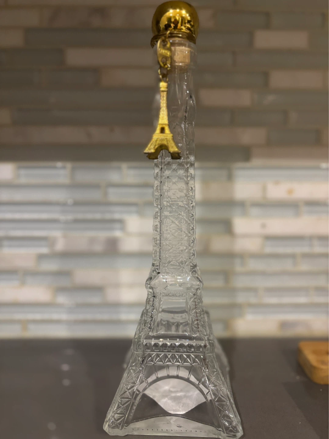 Vintage Eiffel Tower Glass Decanter Bottle Gold Stopper - photo 3