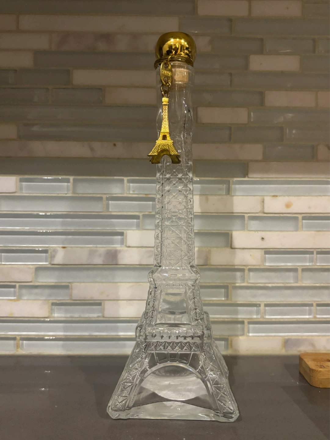 Vintage Eiffel Tower Glass Decanter Bottle Gold Stopper - photo 4