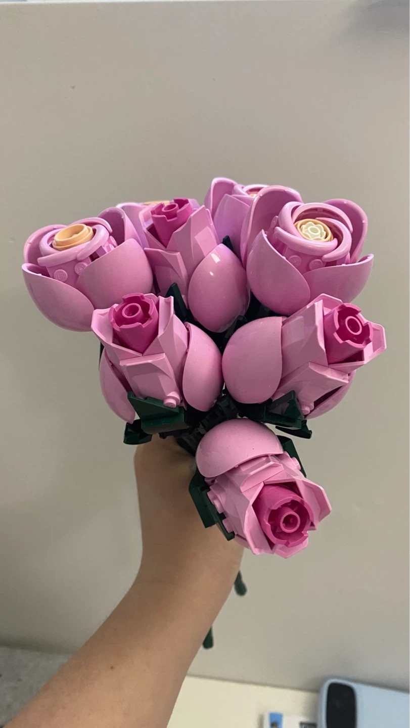 LEGO Botanicals Bouquet of Pink Roses - photo 3