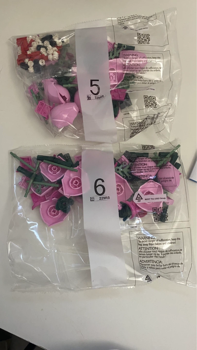 LEGO Botanicals Bouquet of Pink Roses - photo 4