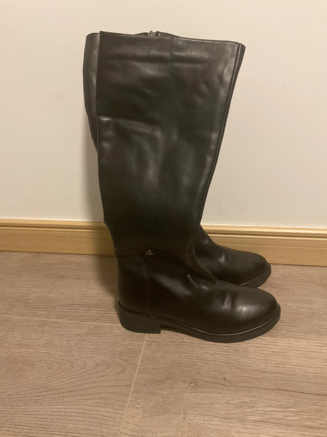 Black Leather Boots with Fur Lining