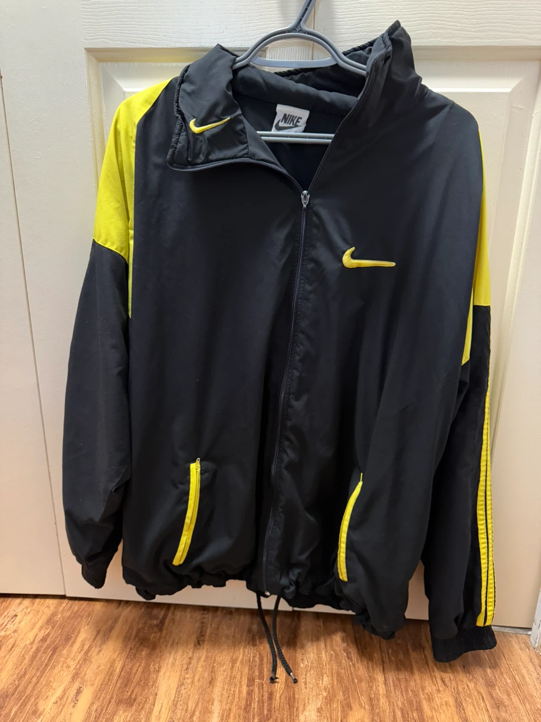 Nike Windbreaker Jacket - Black & Yellow - Size L
