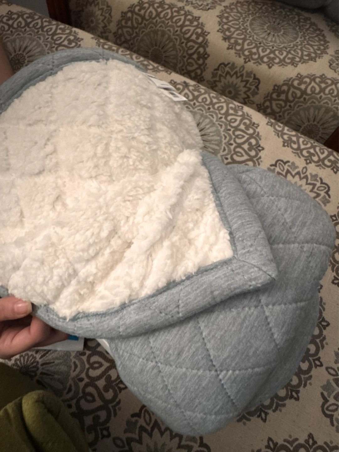Brand New. Room Essentials Grey Quilted Throw Blanket - photo 3