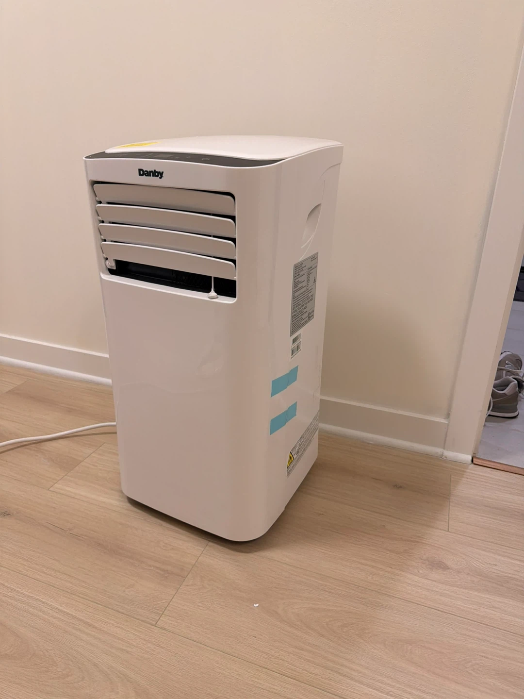 Like New Danby Portable Air Conditioner 6000 BTU - photo 2