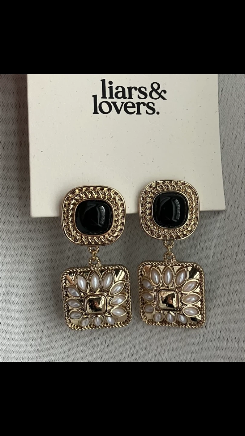 Liar's & Lovers Goldtone & Black Drop Earrings 🖤💛
