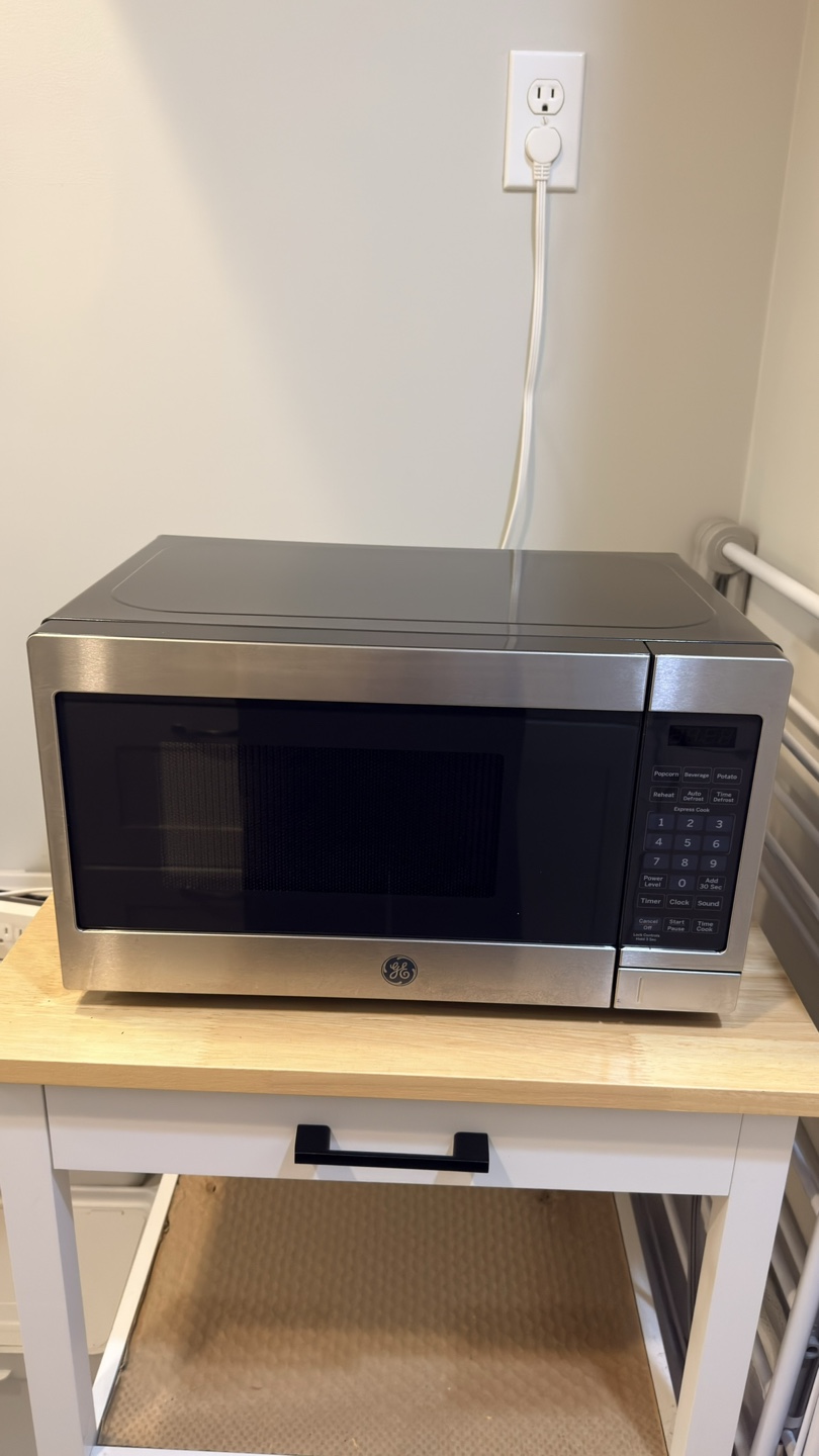 GE Appliances 0.7 cu ft Countertop Microwave - Stainless Steel - photo 3
