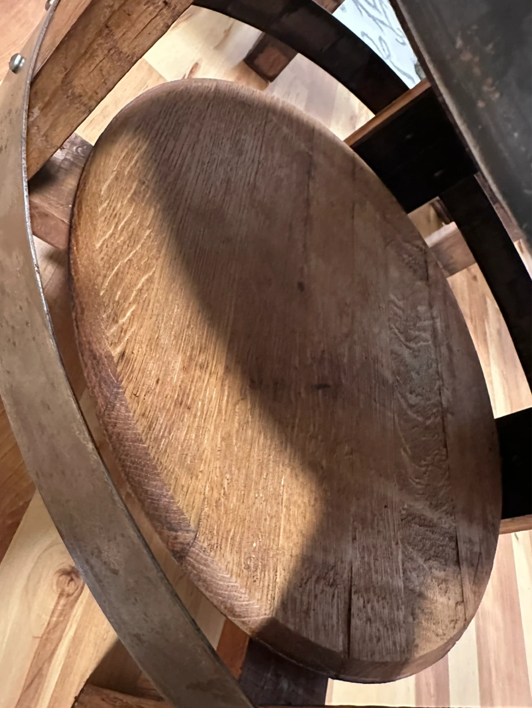 Oak barrel coffee table with shelf - photo 4