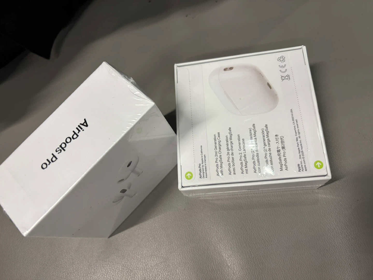 Apple AirPods Pro (2nd generation) with MagSafe Charging Case - photo 2