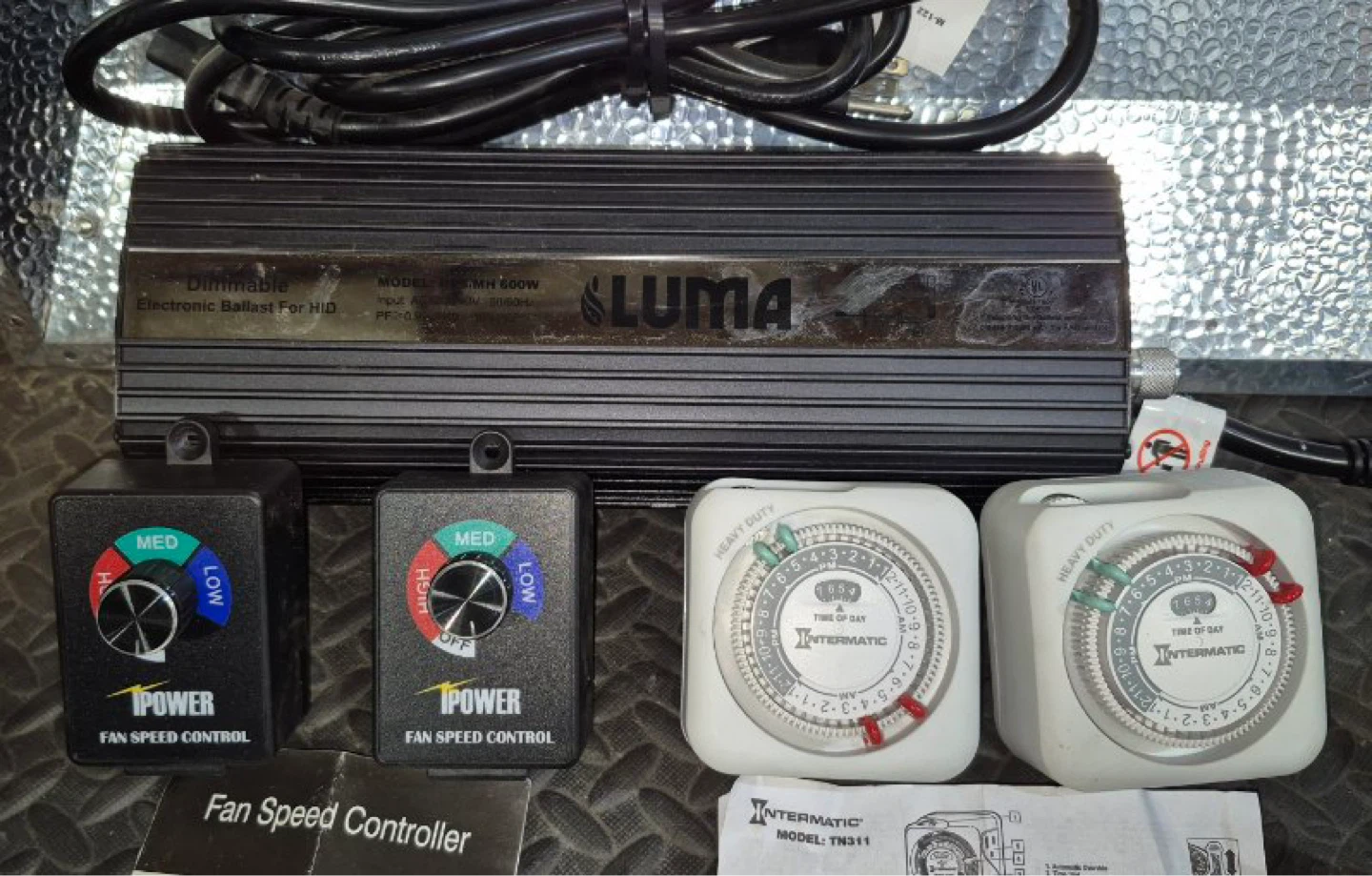 LUMii Grow Tent Kit with Ballast, Timers, Fan Controllers & More - photo 4