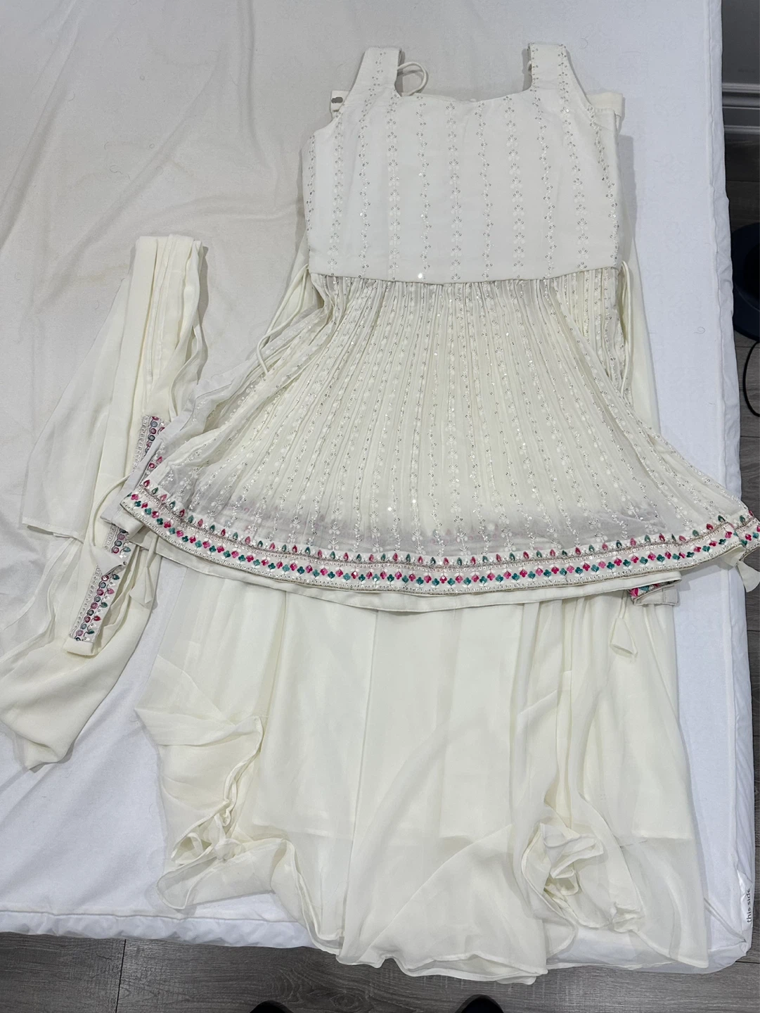 White Embroidered Indian Style Outfit - photo 4