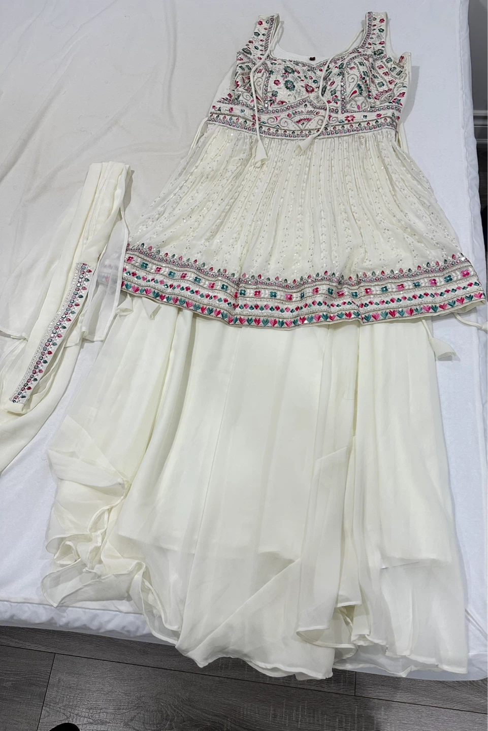 White Embroidered Indian Style Outfit - photo 3
