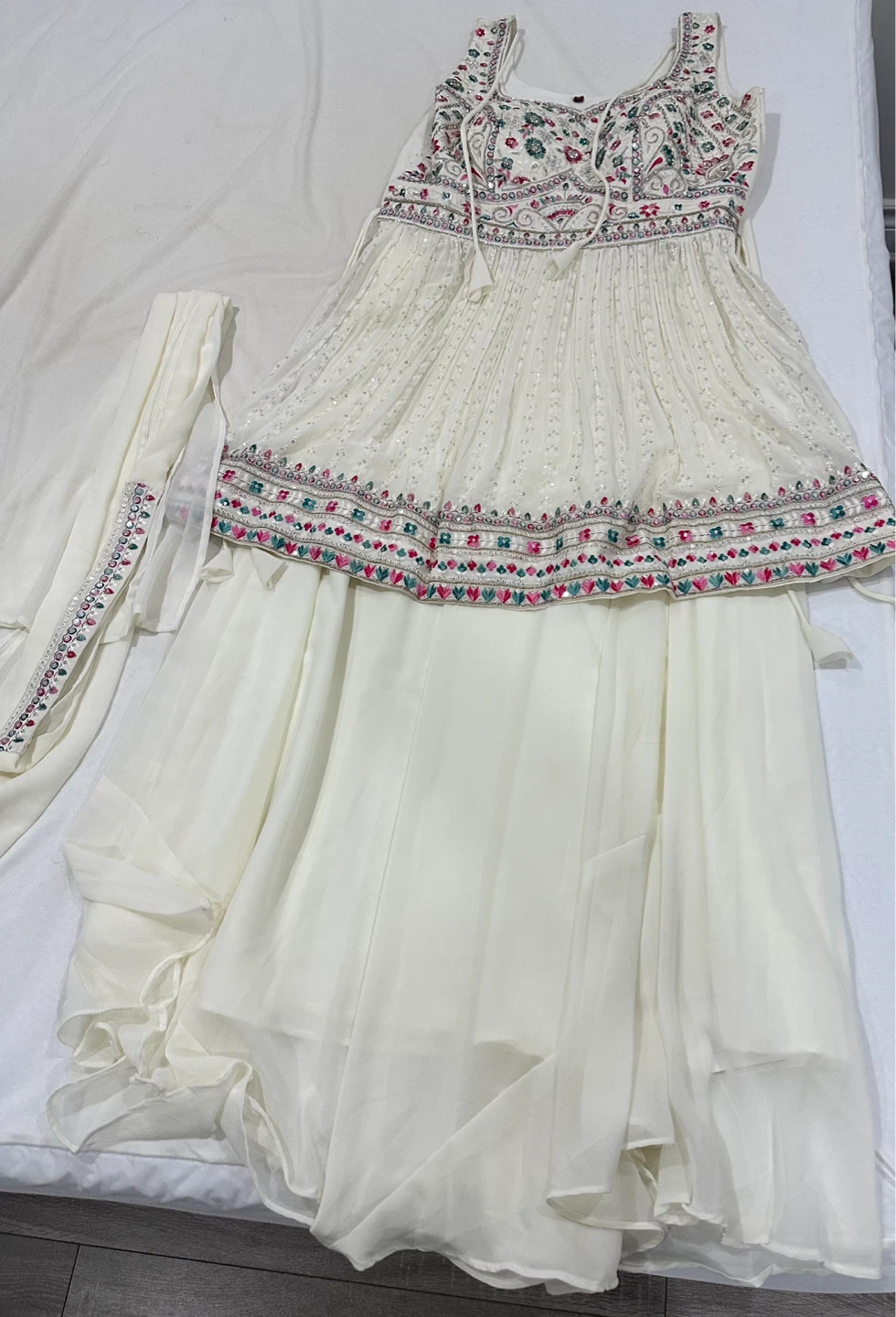 White Embroidered Indian Style Outfit - photo 5