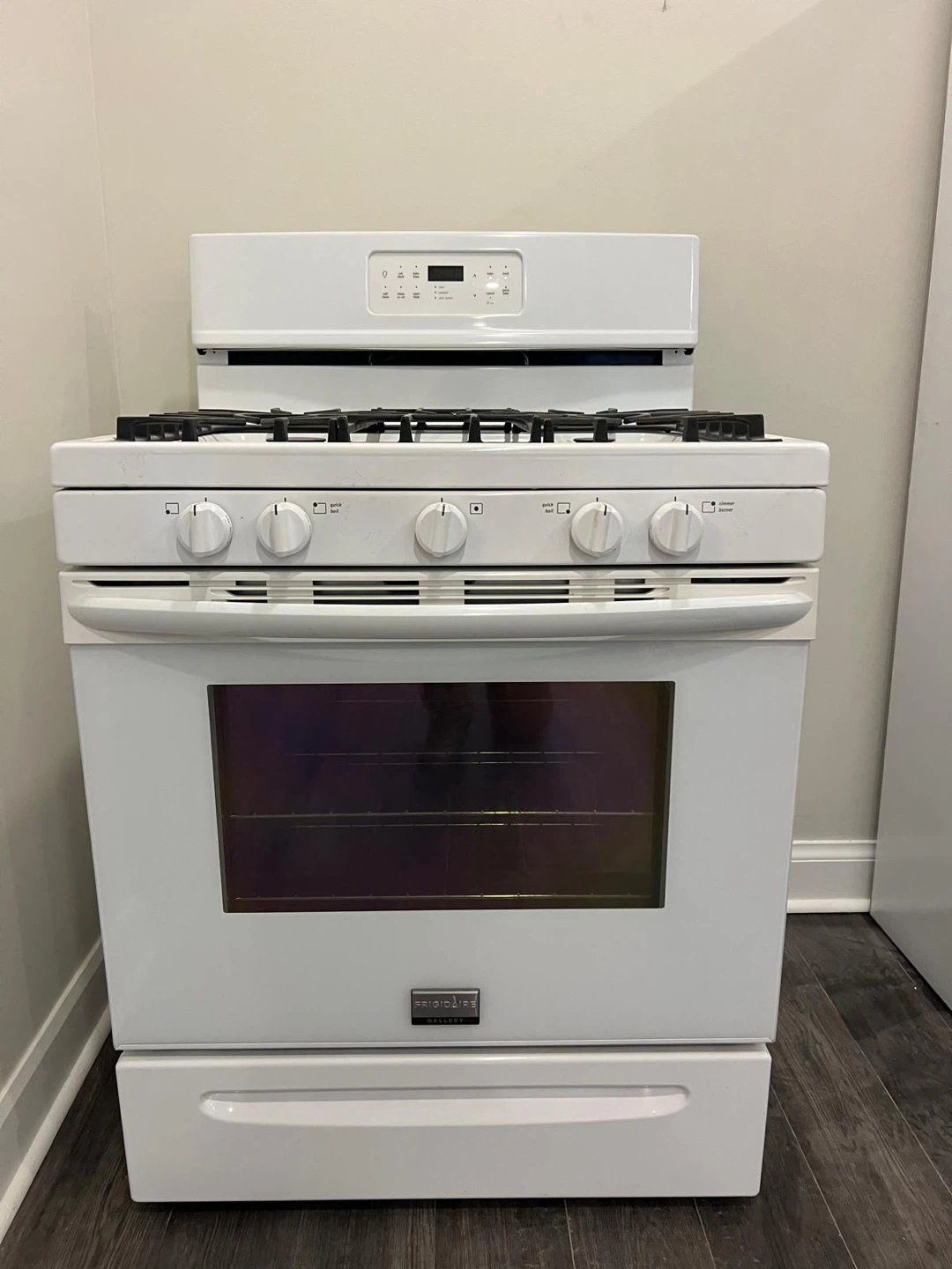 Frigidaire Gallery White Gas Range with Oven