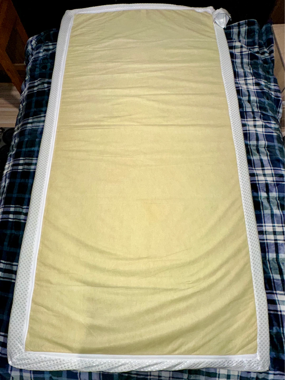 8-Inch Twin Memory Foam Mattress – Excellent Condition - photo 2
