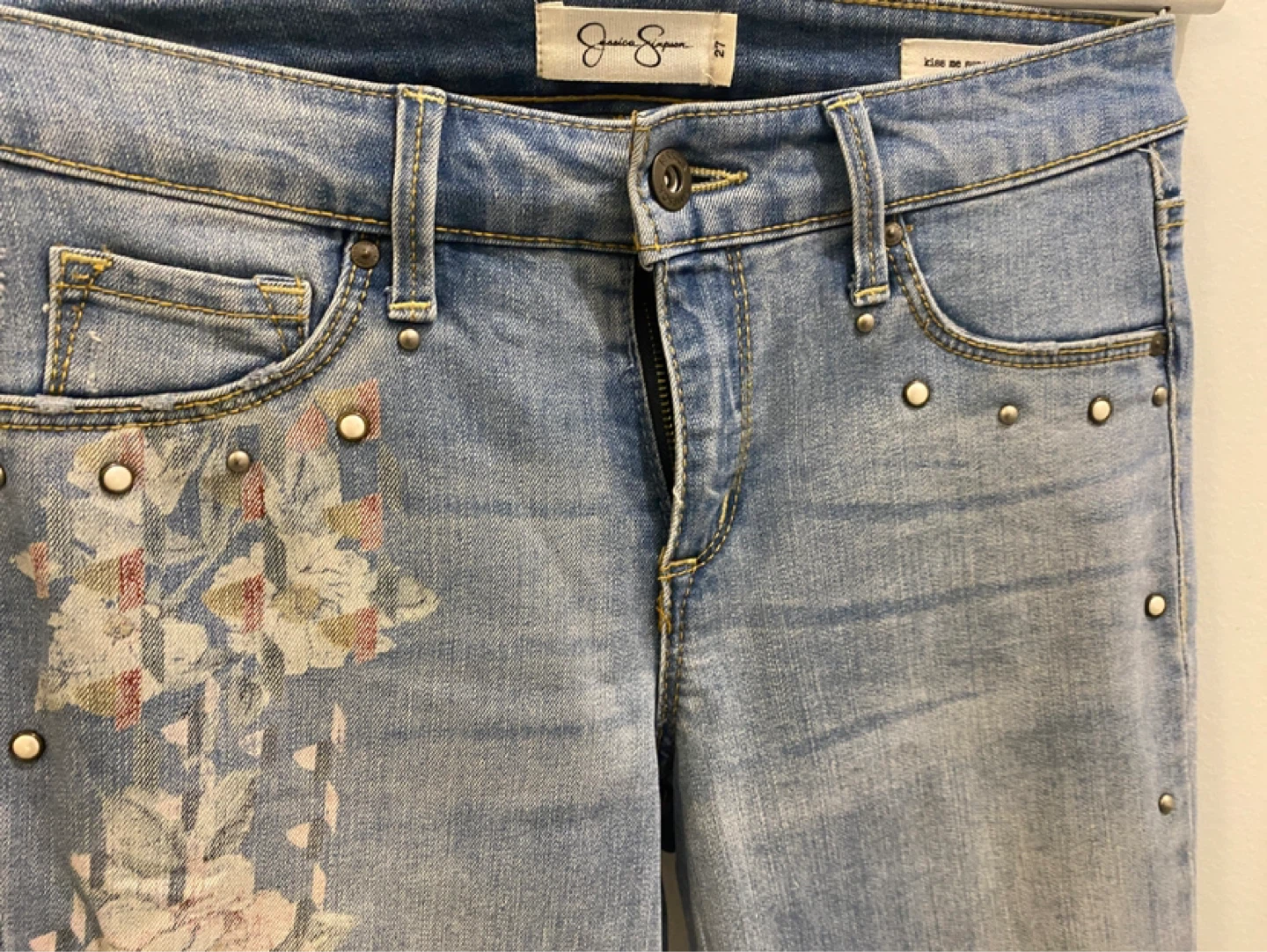 Super cute kiss me skinny jeans
